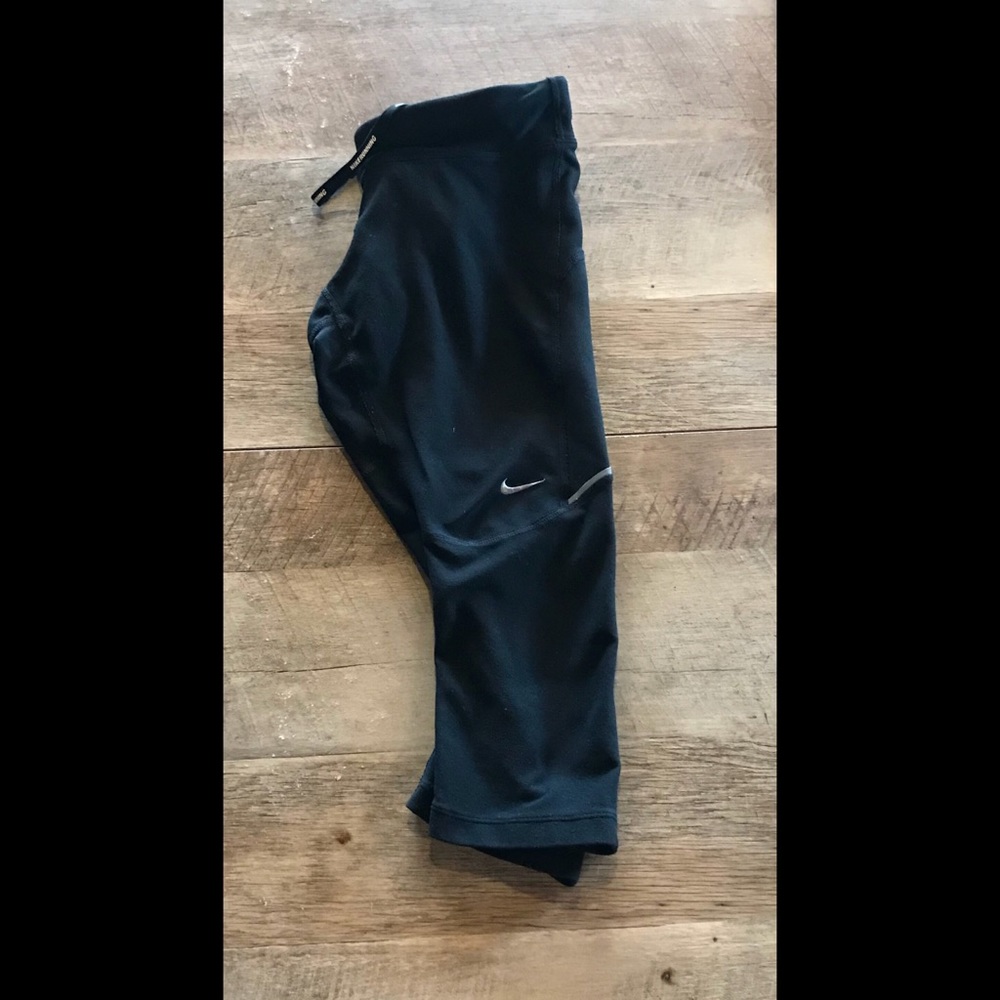 Black cropped Nike leggings